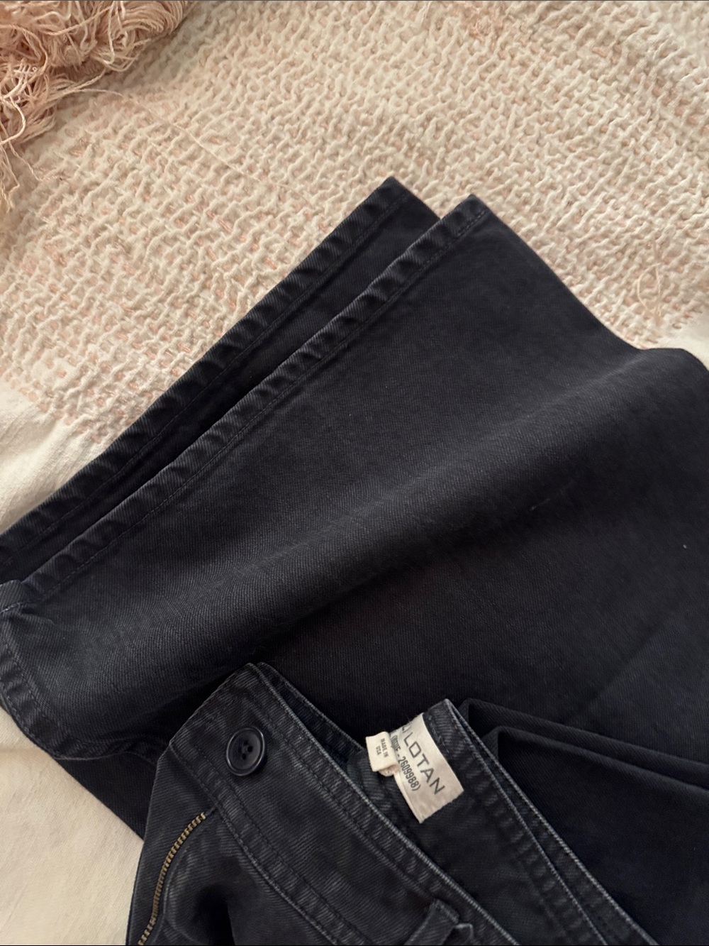Megan Pant - Carbon - Picture 6 of 6
